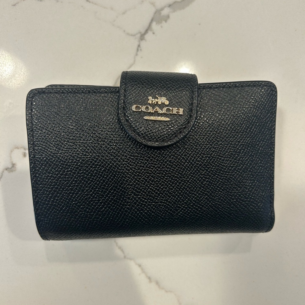 Medium Corner Zip Wallet